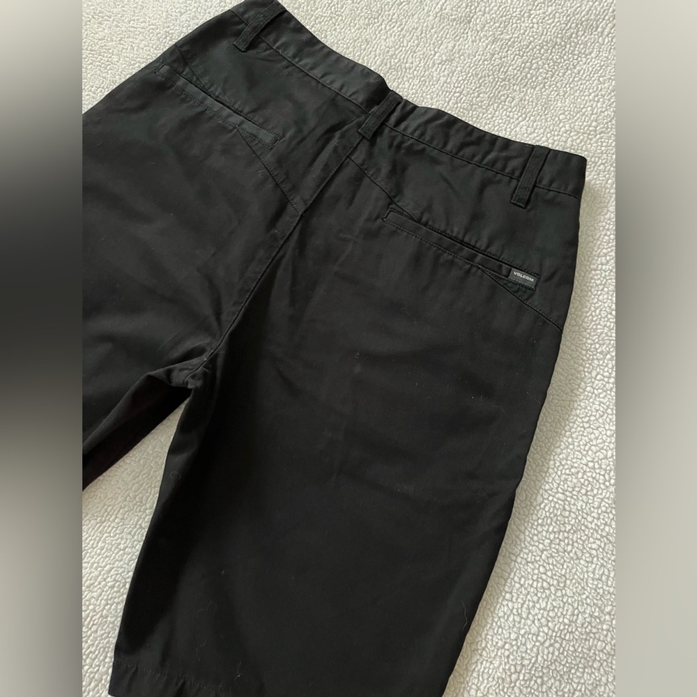 Volcom Men's Black Shorts, Size 32 - Picture 8 of 8